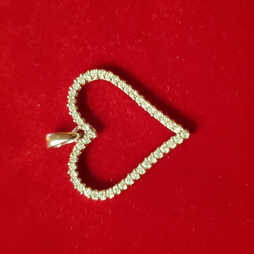 14K White Gold Diamond Heart Pendant